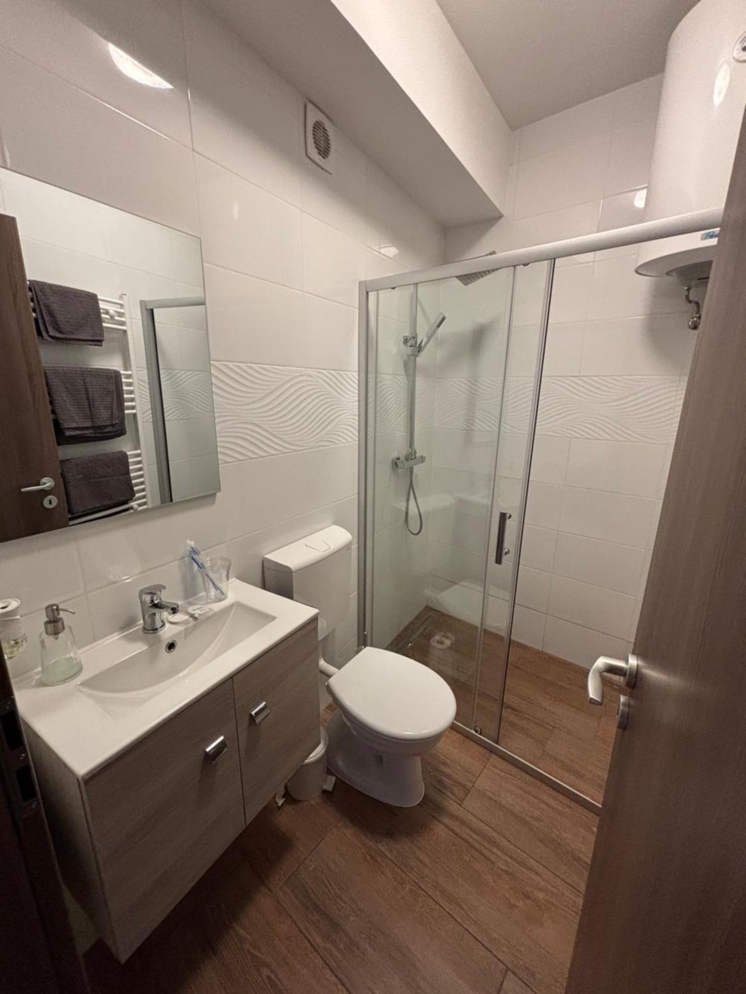 Beugro Lak Hotel Естергом Екстериор снимка